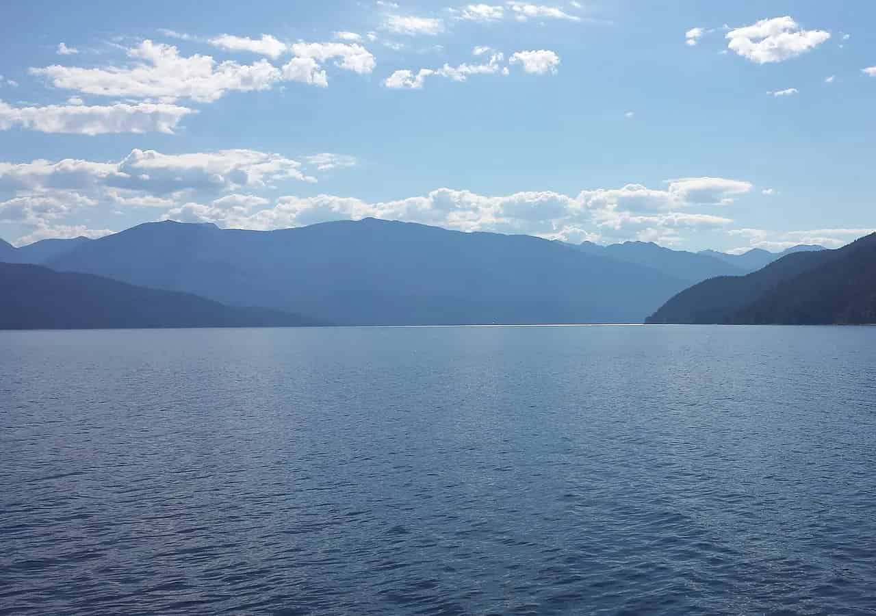 Kootenay Lake and surrounding mountains in British Columbia. Location context only; this is not a photograph of Yasodhara Ashram.